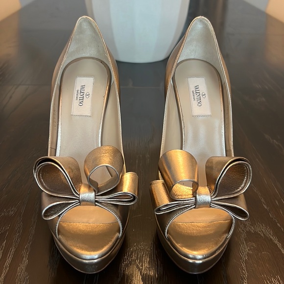 Valentino Couture Bow Pumps - Picture 2 of 7